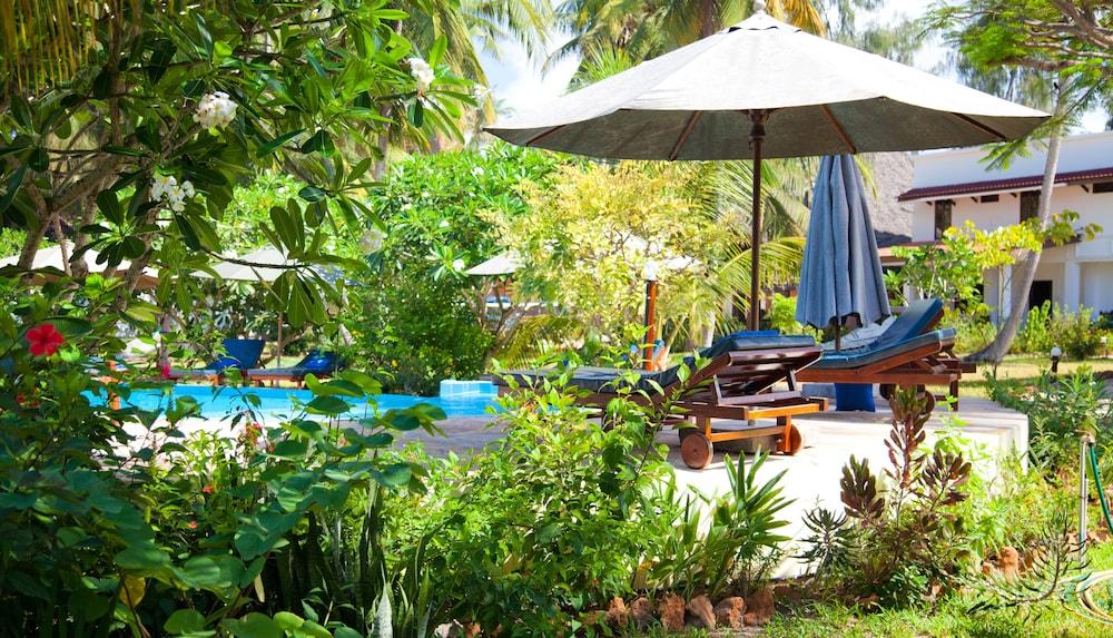 Flame Tree Hotel